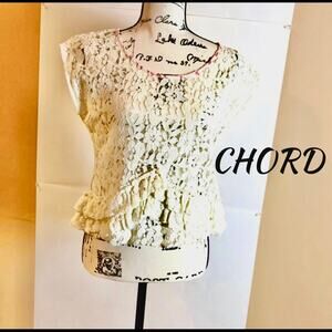 Cute CHORD Beautiful Ruffled Lace Top. Medium